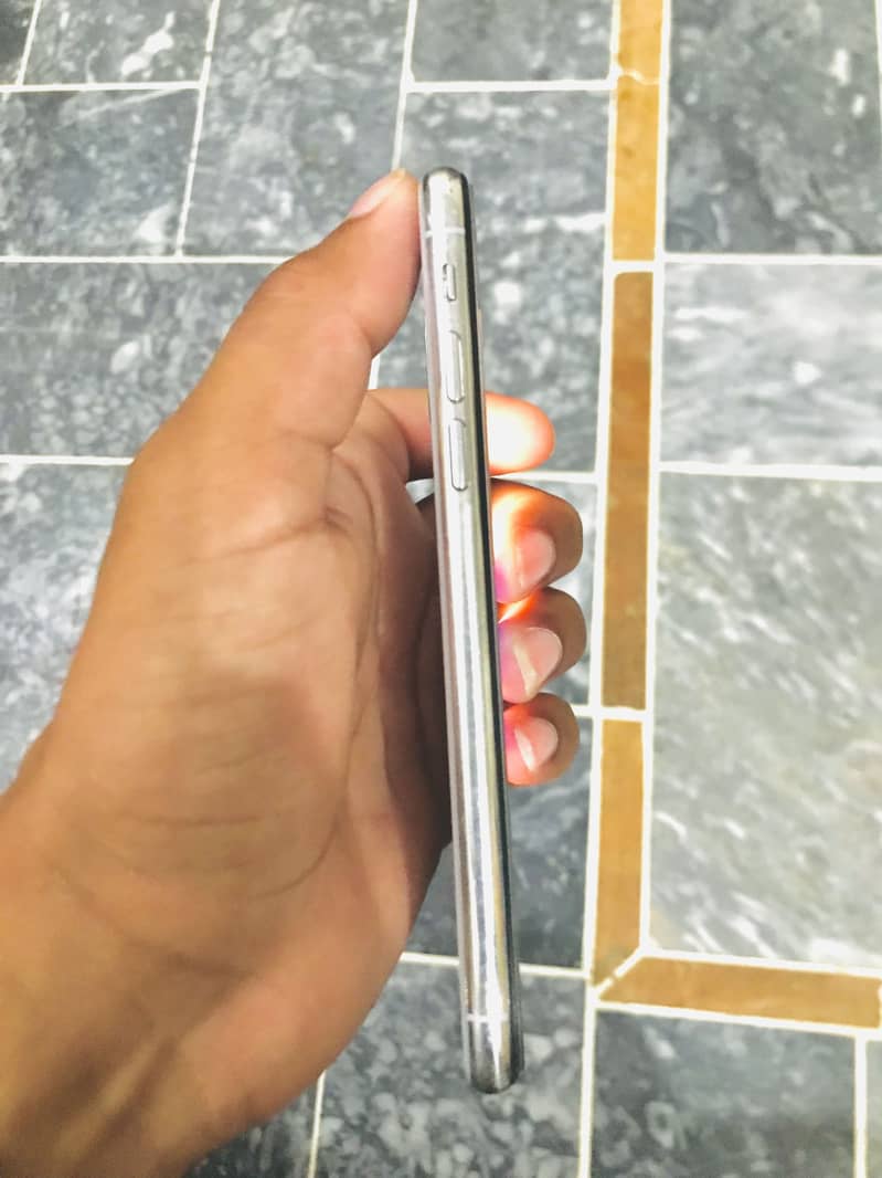 Apple iPhone X 3