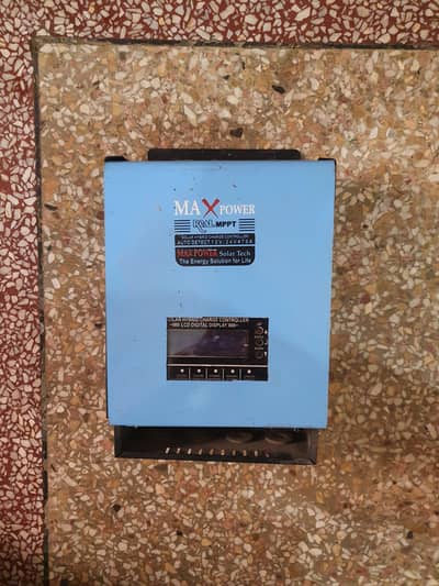 Maxpower mptt solar inverter 2 plates 1kw. 10/10 condition 100 percent