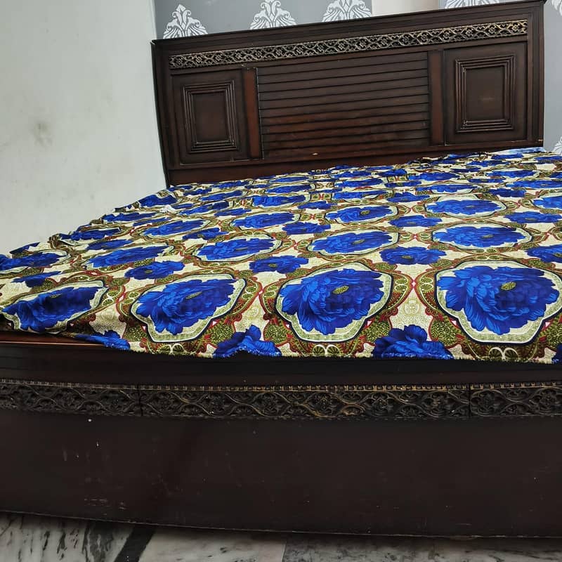 full size Bed 0