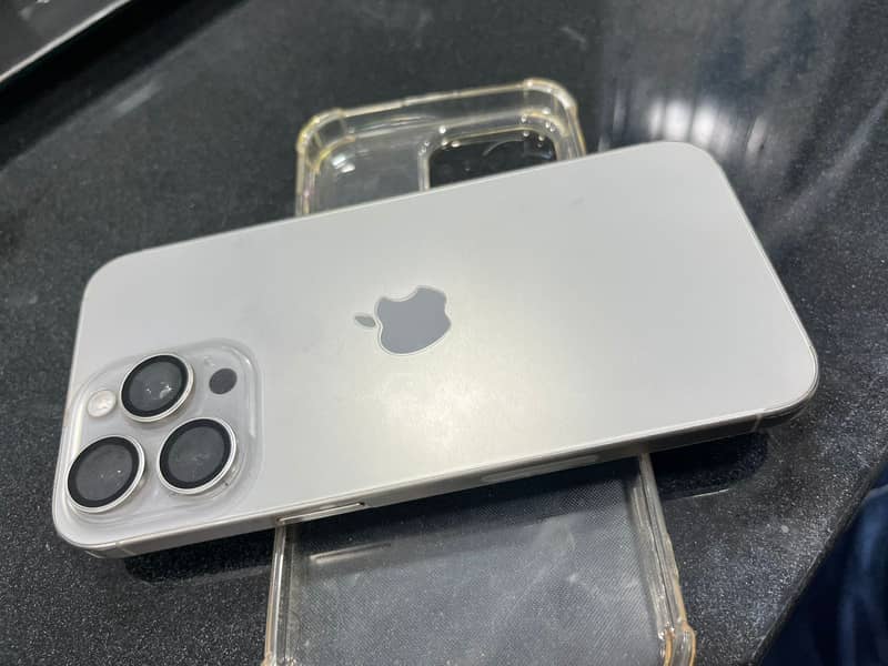 Apple iPhone 15 Pro 0