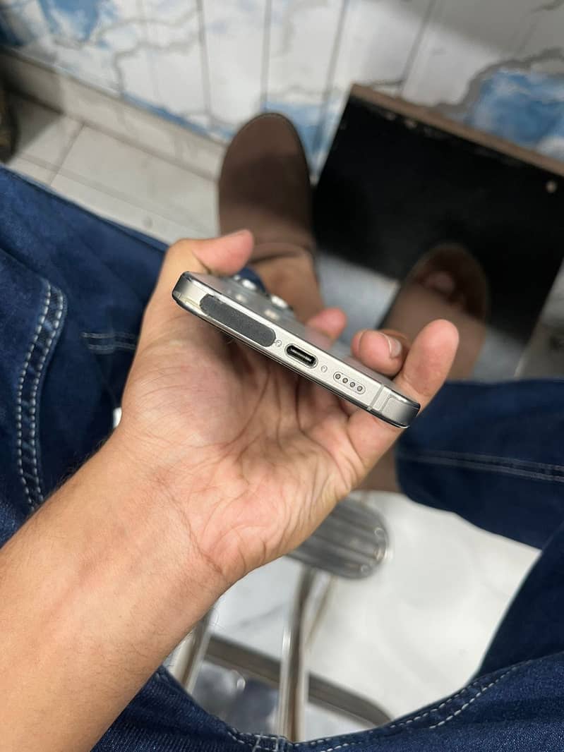 Apple iPhone 15 Pro 4