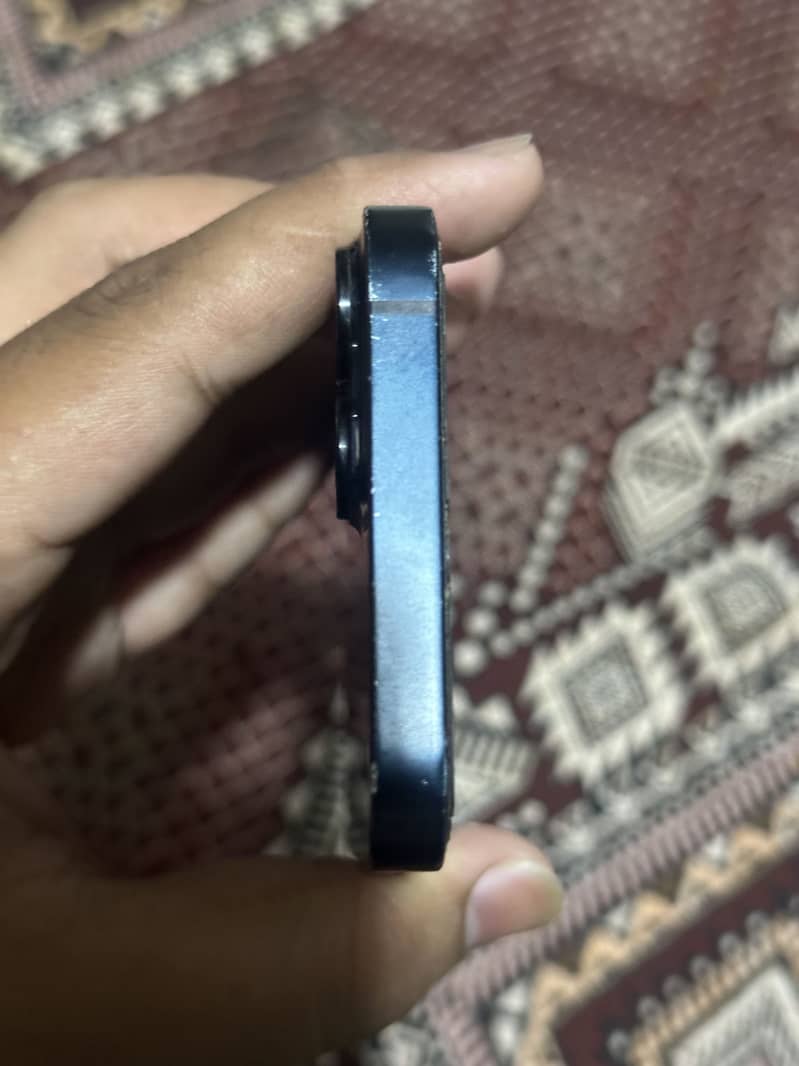 Apple iPhone 13 2