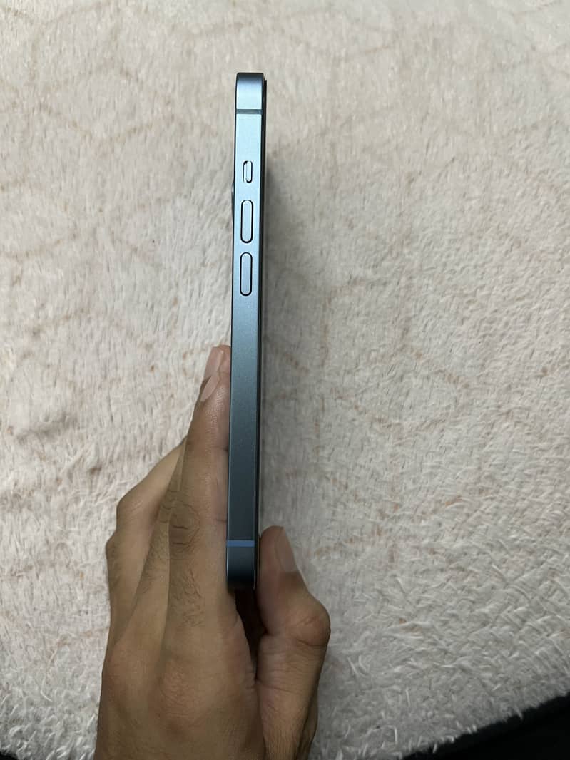 Apple iPhone 14 3