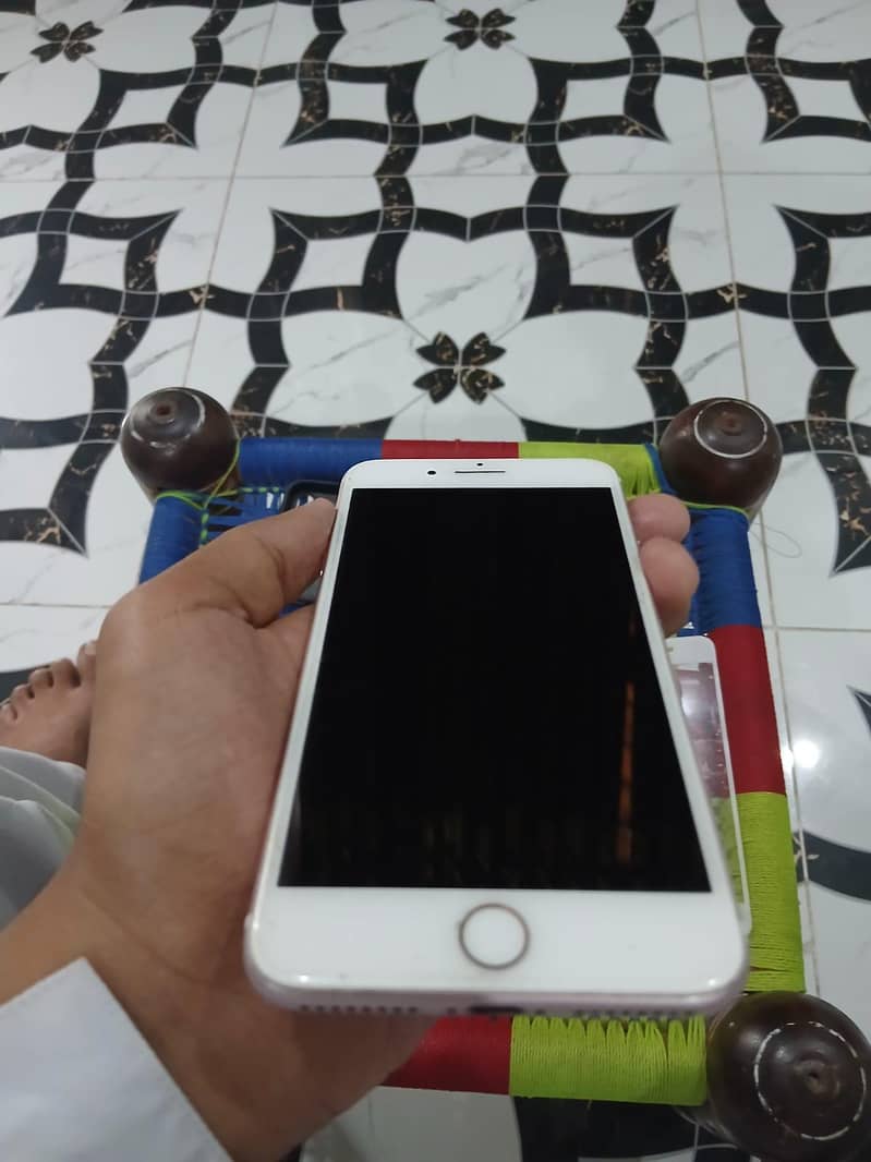 Apple iPhone 7 Plus 1