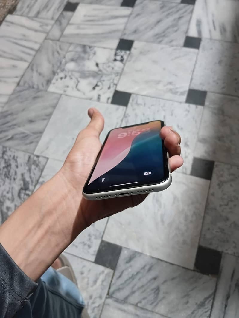 Apple iPhone 11 3