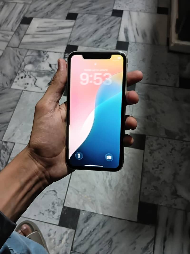 Apple iPhone 11 4