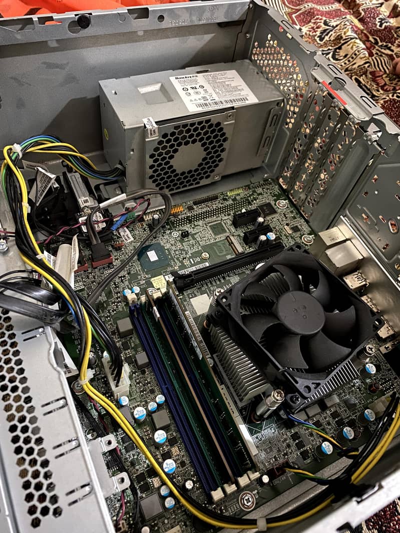 Computer with full setup. 3