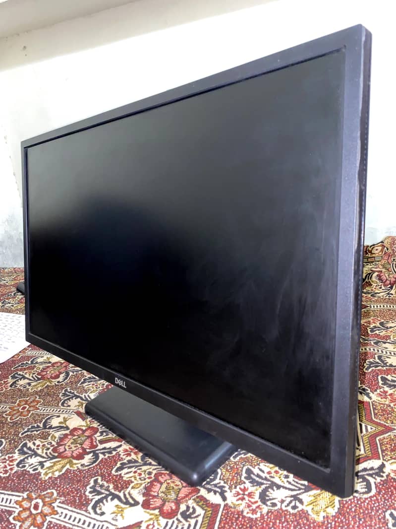 Computer with full setup. 4