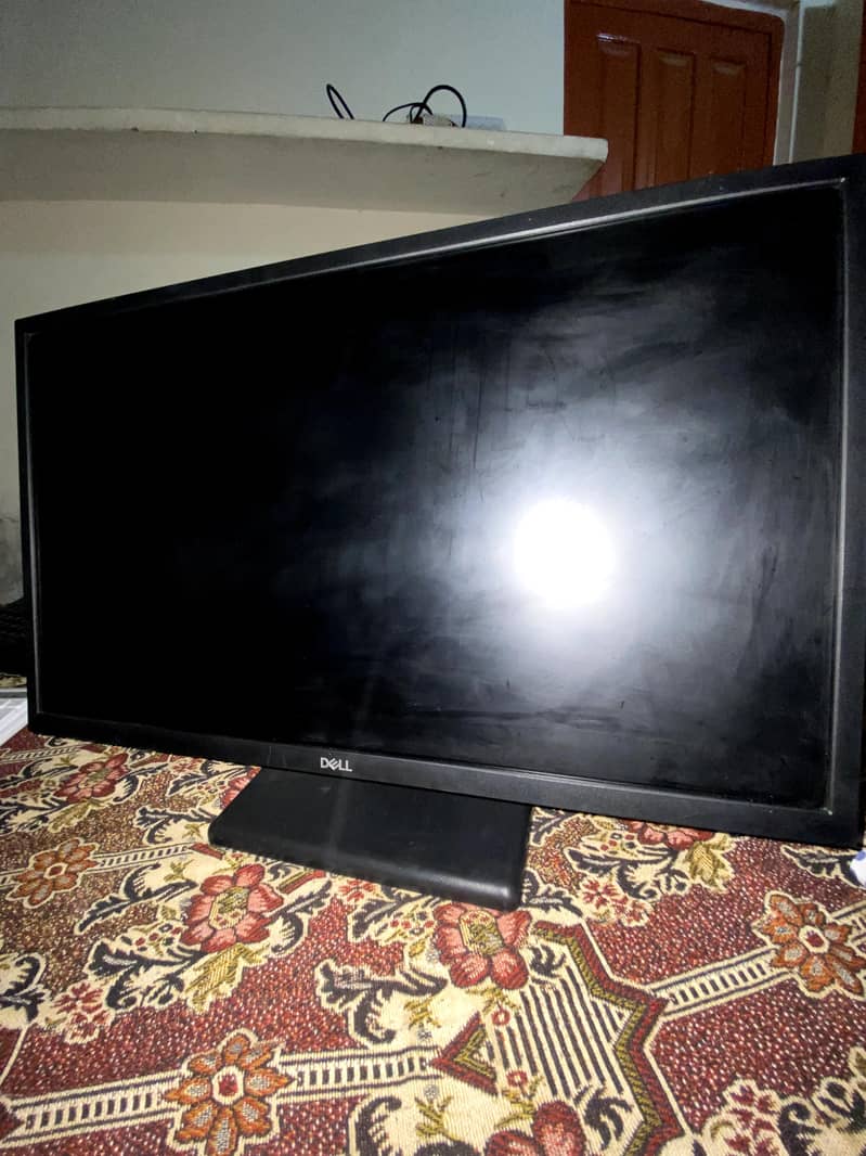 Computer with full setup. 5