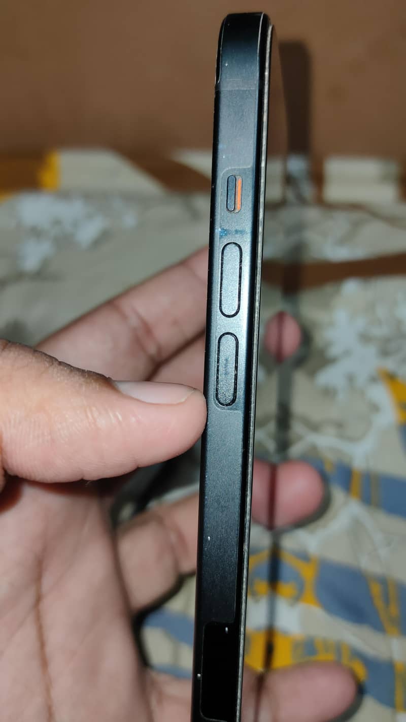 Apple iPhone 15 4
