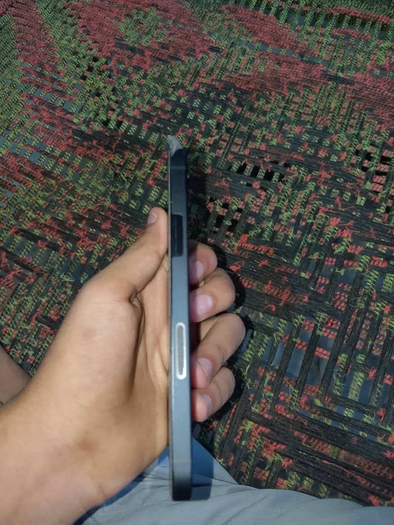 Apple iPhone 12 4