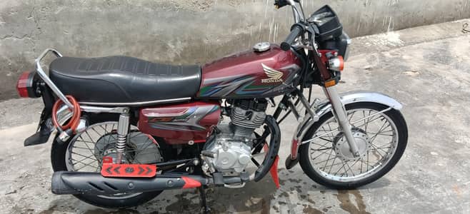 honda 125 saaf bike injoun b ok hai nmbr 03077059574 watsapp