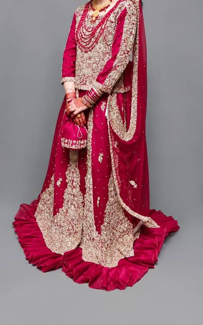 stunning bridal lehenga/wedding maxi dress for sale in very good conit