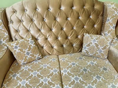 A 7-seater sofa (3+2+1+1)  in an excellent conditon