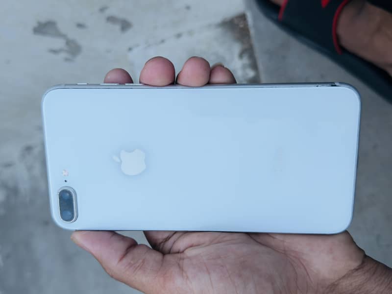 Apple iPhone 8 Plus 5