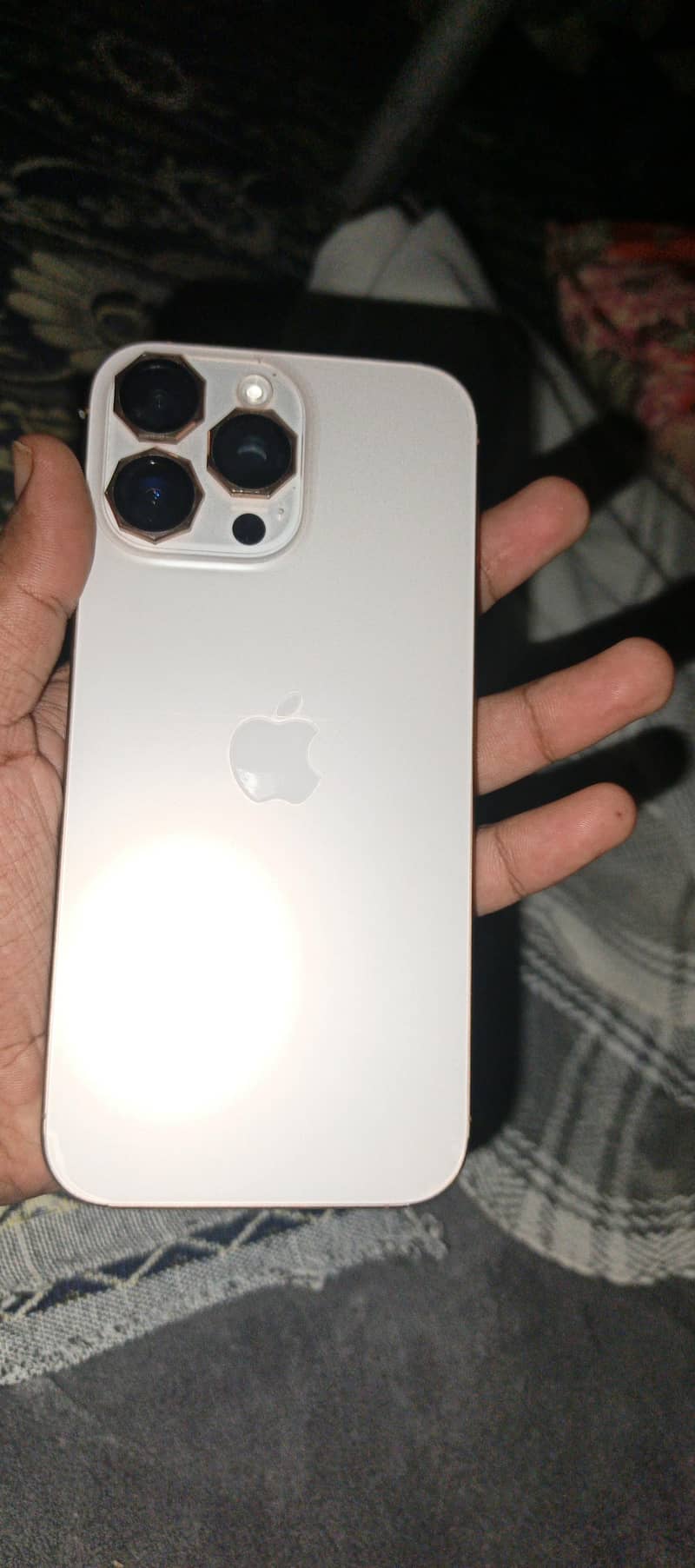 Apple iPhone 16 Pro Max 1