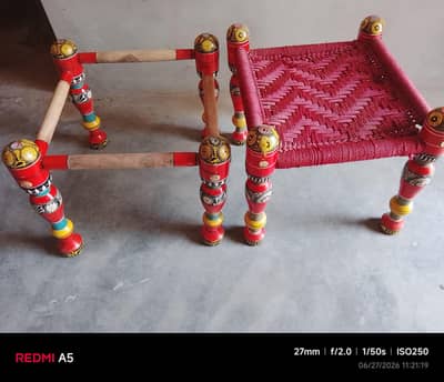 colour desi chair