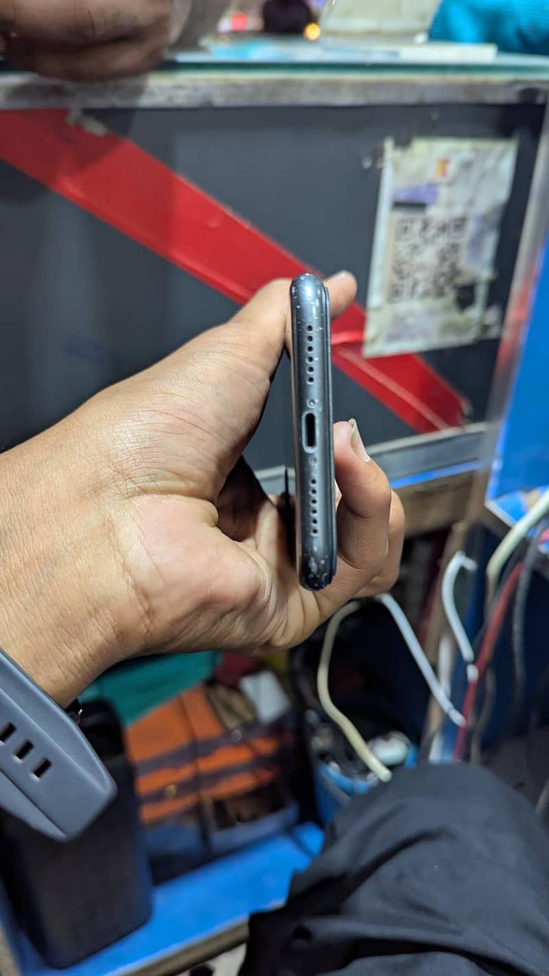 Apple iPhone 11 3