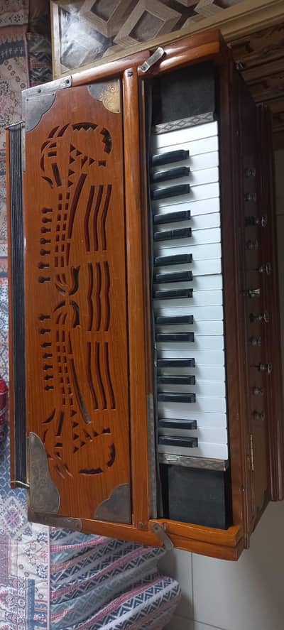 Used harmonium,Indian make,13 scale changer,3 set,coupler.