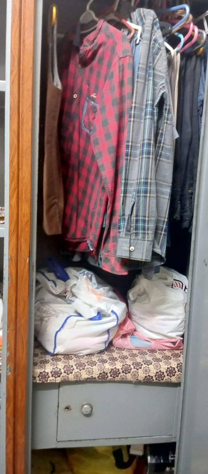 2 Door Wardrobe with Mirror – Solid Condition 4