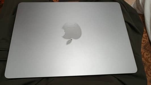 Macbook Air 8/512 GB, M2 Chip 2022