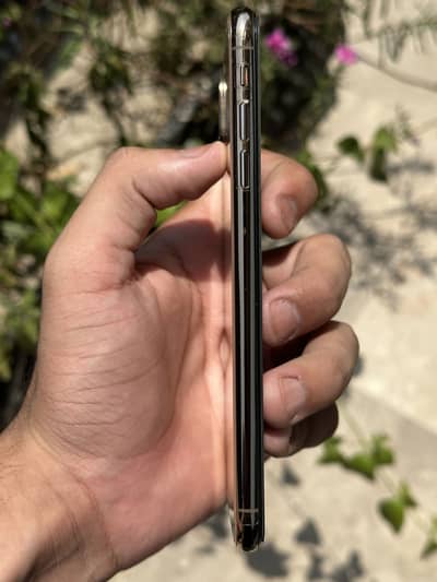 iPhone XS Max with box