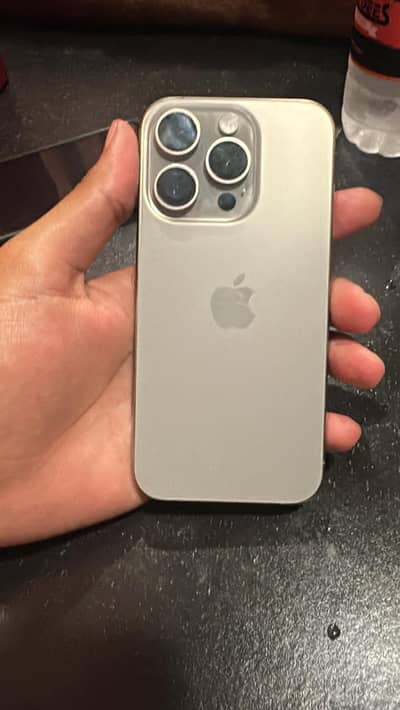 Apple iPhone 15 Pro natural titanium