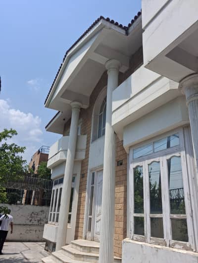 Triple Storey House For Sale In Sector I-8/2 Main Service Road Beautiful Location