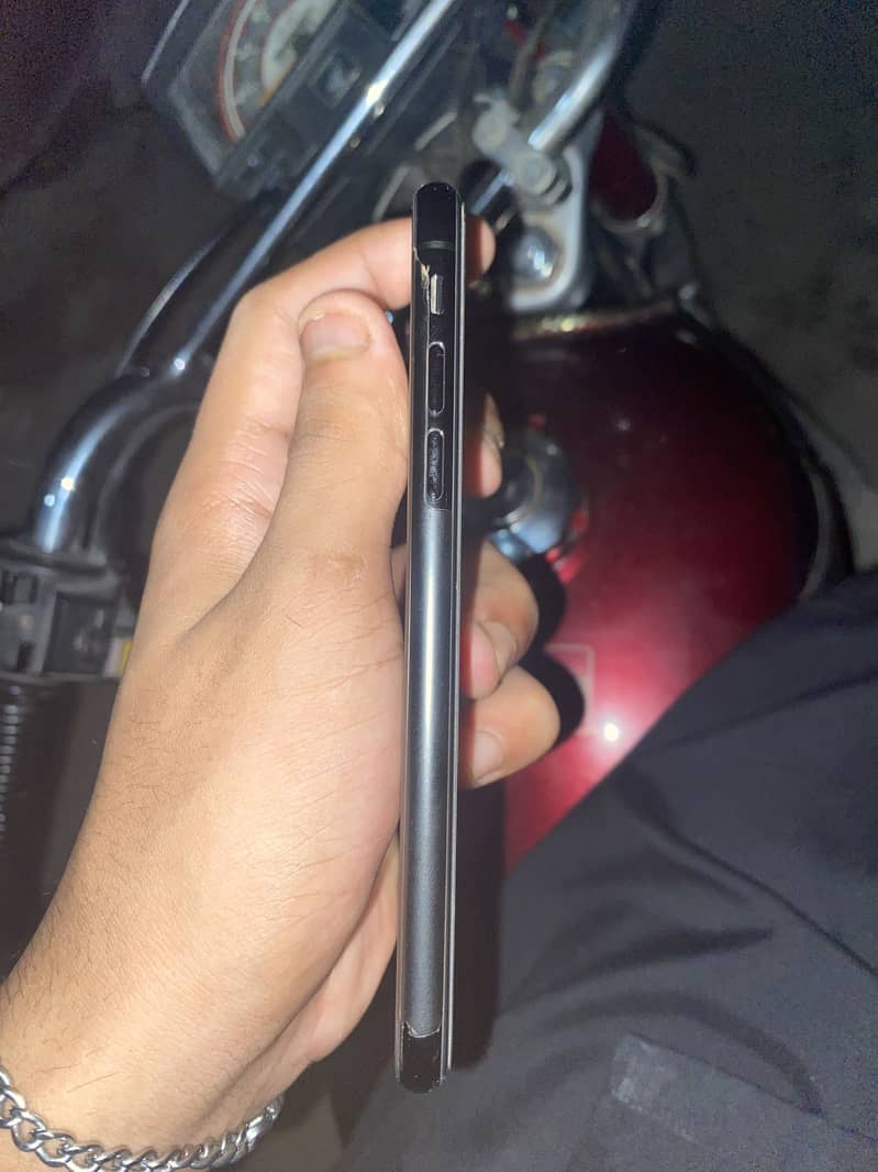 Apple iPhone X 5