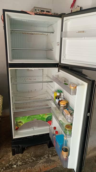 Dawalance refrigerator Large size