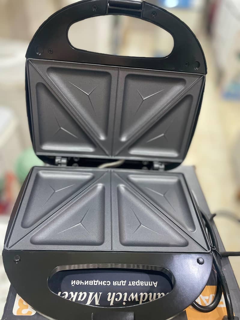 RAF Sandwich Maker• 3