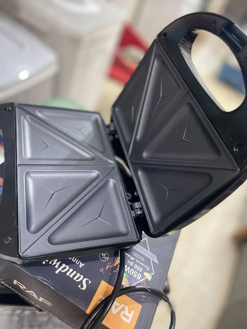 RAF Sandwich Maker• 4