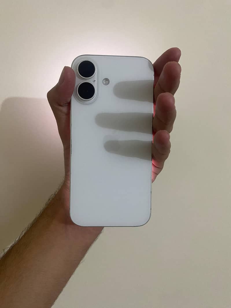 Apple iPhone 16 1