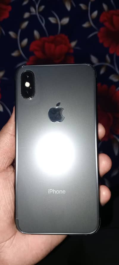 Apple iPhone XS.      Jv