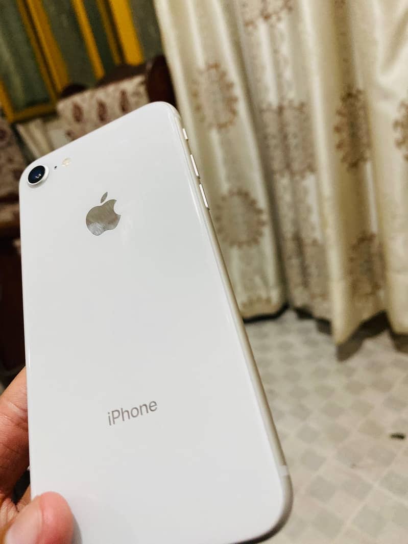 Apple iPhone 8 0