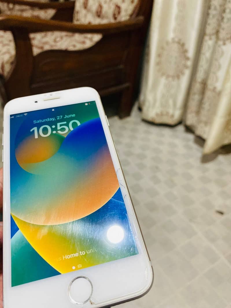 Apple iPhone 8 1