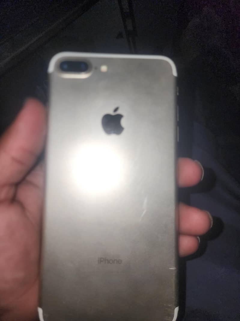 Apple iPhone 7 Plus 2