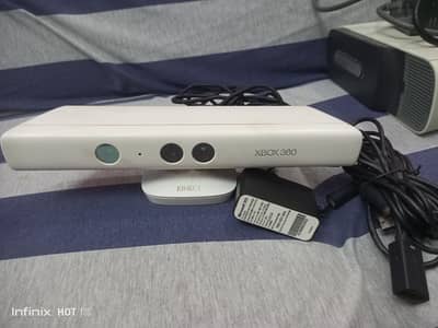 Xbox 360 (Jailbreak) 320 GB HDD KINECT cam with 2 wireless controllers