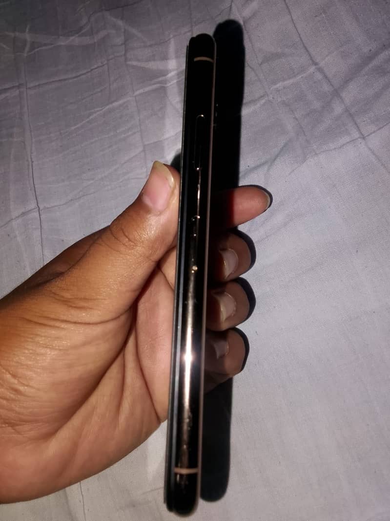 Apple iPhone XS 3
