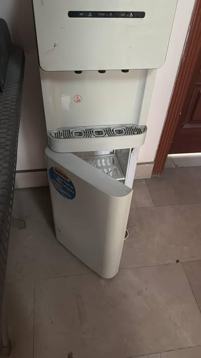 Geepas Water Dispenser with Refrigerator