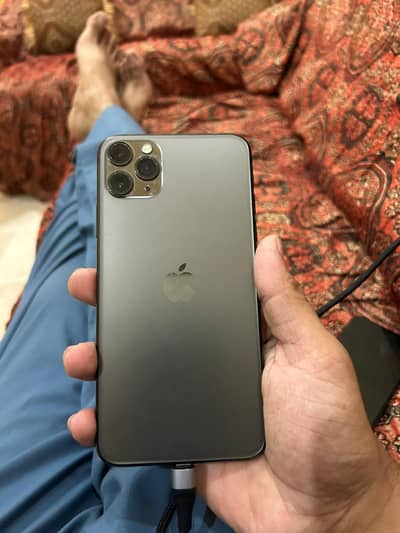iPhone 11 Pro Max with box