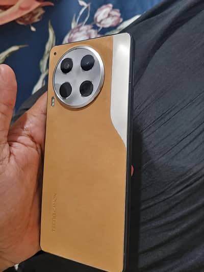 Tecno CAMON 30