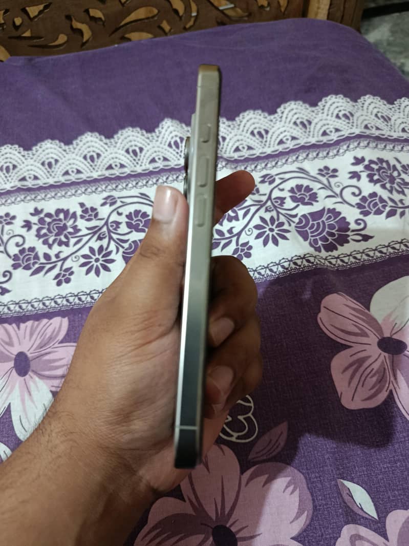 Apple iPhone 16 Pro 5