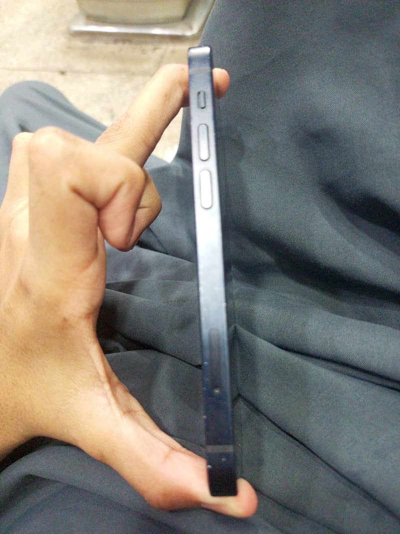 Apple iPhone 12 mini 3