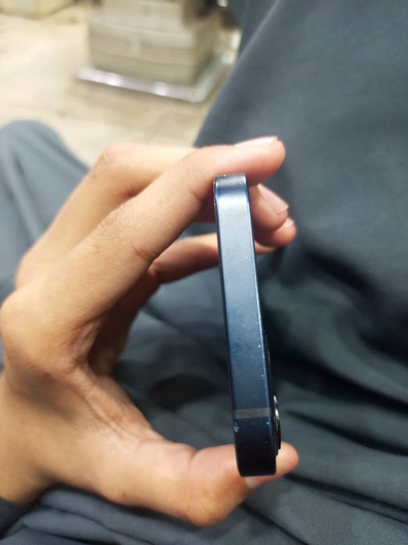 Apple iPhone 12 mini 6