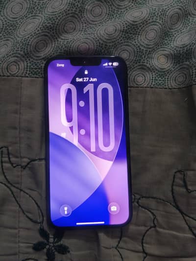 Apple iPhone 13