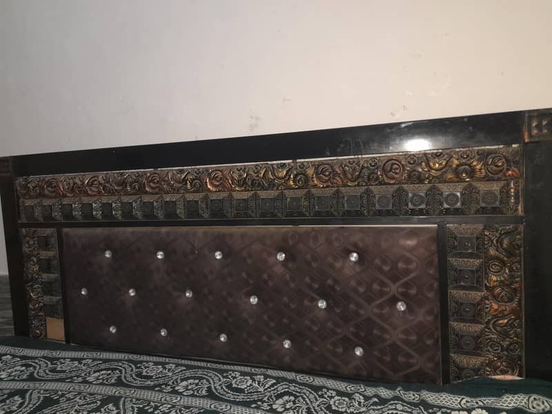 iron bed 0