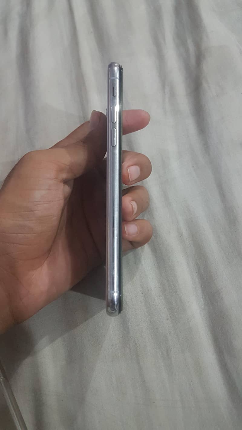 Apple iPhone X 3