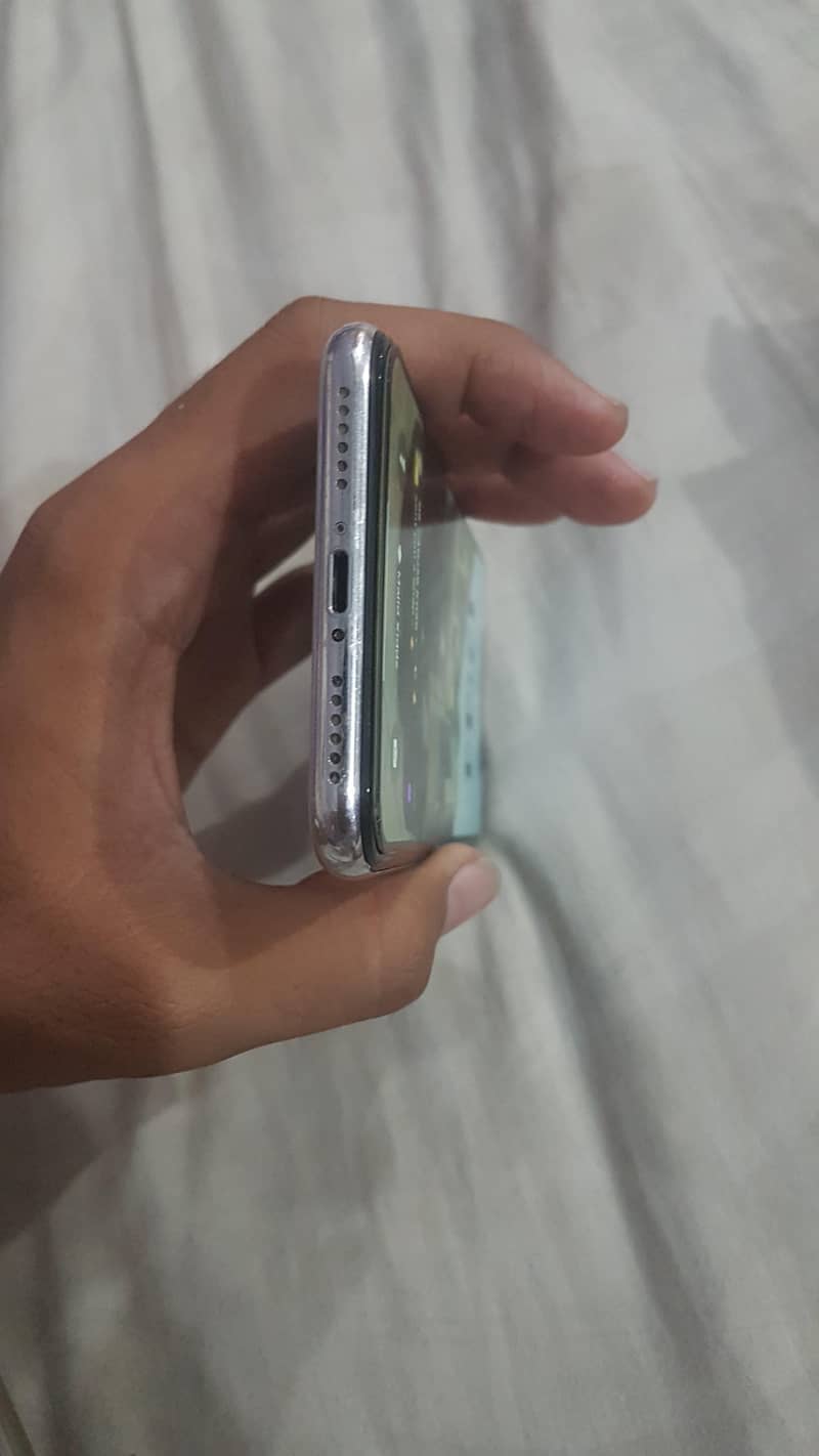 Apple iPhone X 4