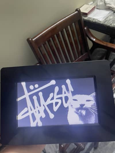 Digital photo frame